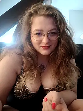 Snapshot of LilouCuriosity chatting on October 29, 2025, 11:12 am LilouCuriosity online show from October 29, 2025, 11:12 am