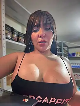 Snapshot of AlanaRouss chatting on May 8, 2026, 12:27 am AlanaRouss online show from May 8, 2026, 12:27 am