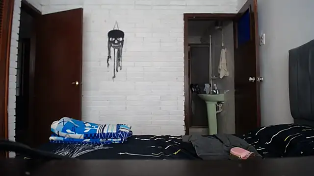 Naia Stant online show from October 8, 2025, 6:27 pm