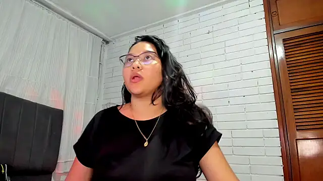 Naia Stant online show from November 11, 2025, 1:38 am