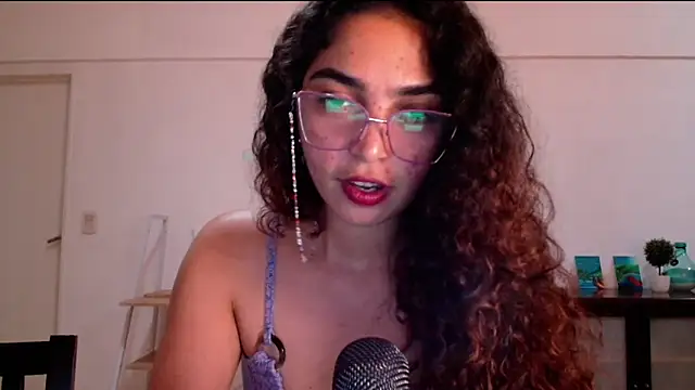 Snapshot of Ariagal chatting on September 30, 2025, 9:53 pm Ariagal online show from September 30, 2025, 9:53 pm