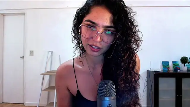 Snapshot of Ariagal chatting on October 10, 2025, 9:36 pm Ariagal online show from October 10, 2025, 9:36 pm