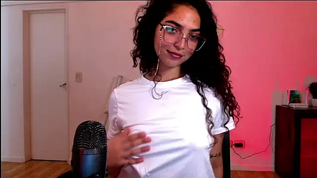 Snapshot of Ariagal chatting on October 15, 2025, 10:54 pm Ariagal online show from October 15, 2025, 10:54 pm