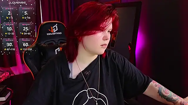 fillisfox  online show from November 11, 2025, 3:45 pm