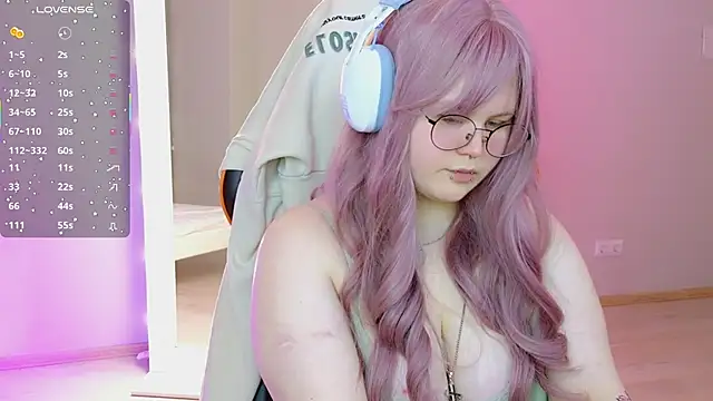 fillisfox  online show from February 2, 2026, 4:38 pm