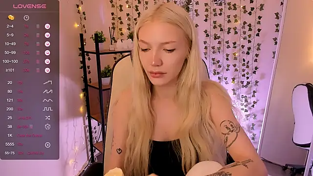 Snapshot of AnyaTaylor_ chatting on June 22, 2026, 2:13 am AnyaTaylor online show from June 22, 2026, 2:13 am