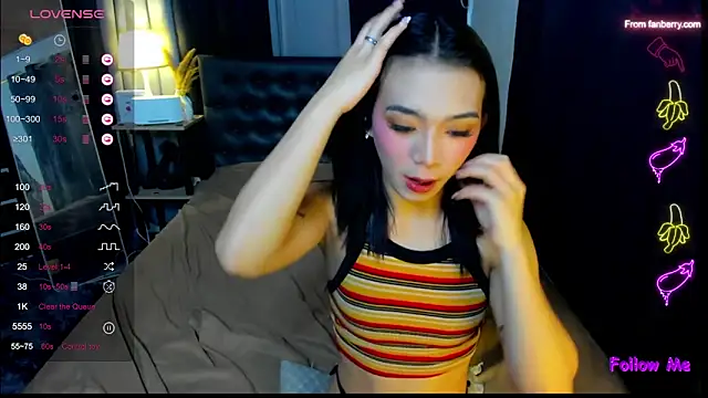 bellamoonlightX online show from May 8, 2026, 7:46 am