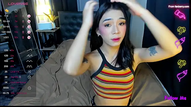 bellamoonlightX online show from June 18, 2026, 8:25 am