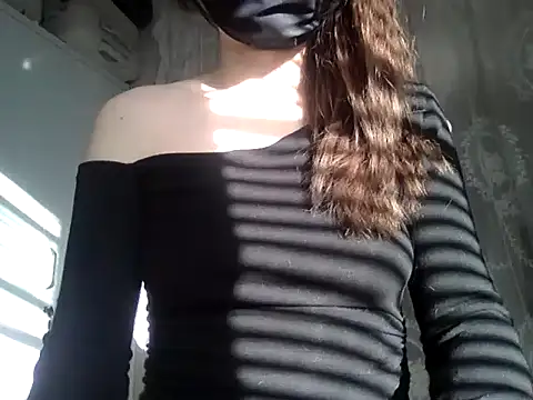 Snapshot of Mia_8 chatting on January 6, 2026, 7:45 am Mia 8 online show from January 6, 2026, 7:45 am