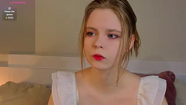 Snapshot of JulietteRain chatting on March 22, 2026, 6:11 pm JulietteRain online show from March 22, 2026, 6:11 pm