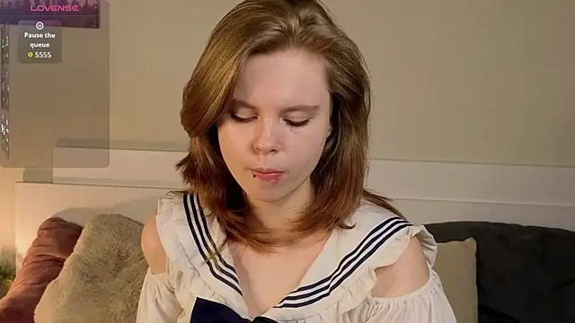 JulietteRain online show from May 3, 2026, 6:25 pm
