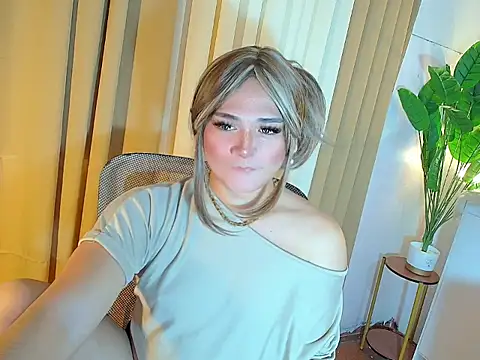 ScarletMoore online show from April 21, 2026, 4:08 am