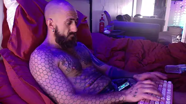 Snapshot of Bearlyfuckinglogan chatting on August 3, 2026, 1:49 pm Bearlyfuckinglogan online show from August 3, 2026, 1:49 pm