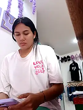 Snapshot of burbuja02 chatting on October 8, 2025, 2:47 pm burbuja02 online show from October 8, 2025, 2:47 pm