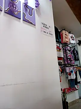 Snapshot of burbuja02 chatting on October 29, 2025, 2:30 pm burbuja02 online show from October 29, 2025, 2:30 pm