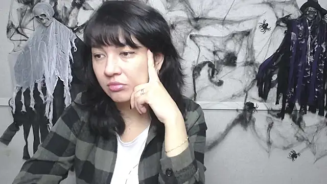 Snapshot of SelenaFly chatting on October 27, 2025, 6:06 am SelenaFly online show from October 27, 2025, 6:06 am