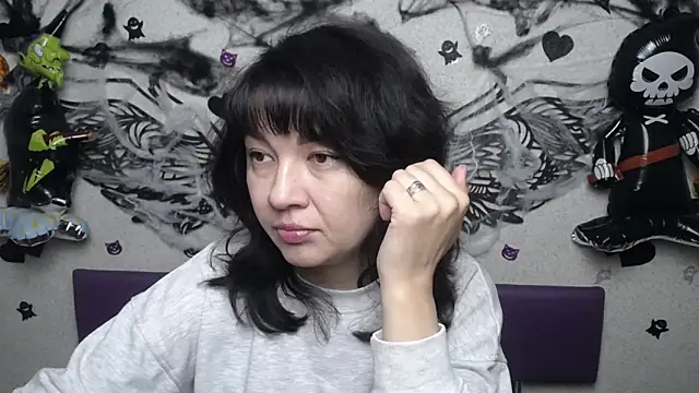 SelenaFly online show from November 3, 2025, 6:03 am