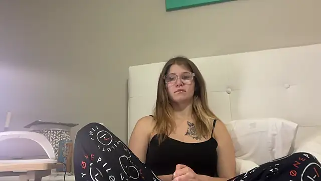 Snapshot of Riley_ray69 chatting on May 1, 2026, 5:01 am Riley ray69 online show from May 1, 2026, 5:01 am