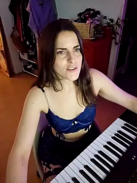 Snapshot of BelleFelicitas chatting on November 28, 2025, 6:10 pm BelleFelicitas online show from November 28, 2025, 6:10 pm