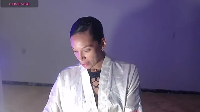 Snapshot of DonnaDidiamantti chatting on October 14, 2025, 10:32 pm DonnaDidiamantti online show from October 14, 2025, 10:32 pm