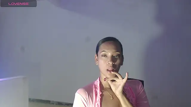 Snapshot of DonnaDidiamantti chatting on October 28, 2025, 10:23 pm DonnaDidiamantti online show from October 28, 2025, 10:23 pm