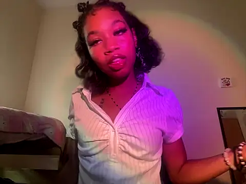 Snapshot of luvrgrllani chatting on September 17, 2025, 8:54 pm luvrgrllani online show from September 17, 2025, 8:54 pm