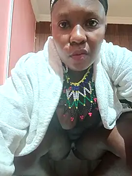 Snapshot of DarkQueen_94 chatting on October 2, 2025, 10:06 pm DarkQueen 94 online show from October 2, 2025, 10:06 pm