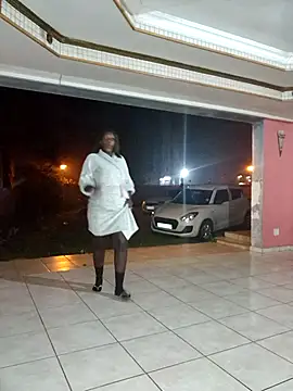 Snapshot of DarkQueen_94 chatting on October 18, 2025, 8:42 pm DarkQueen 94 online show from October 18, 2025, 8:42 pm