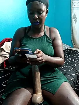 Snapshot of DarkQueen_94 chatting on October 30, 2025, 10:16 am DarkQueen 94 online show from October 30, 2025, 10:16 am