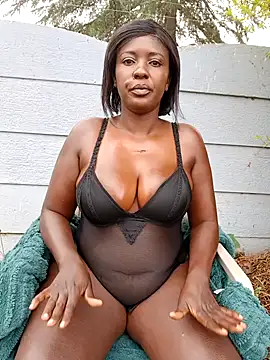 Snapshot of DarkQueen_94 chatting on October 31, 2025, 11:44 am DarkQueen 94 online show from October 31, 2025, 11:44 am