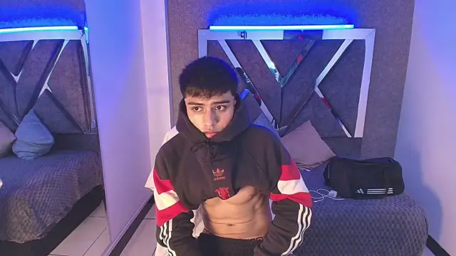 lian fooox online show from September 12, 2025, 5:40 am