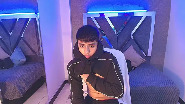 lian fooox online show from September 13, 2025, 4:23 am