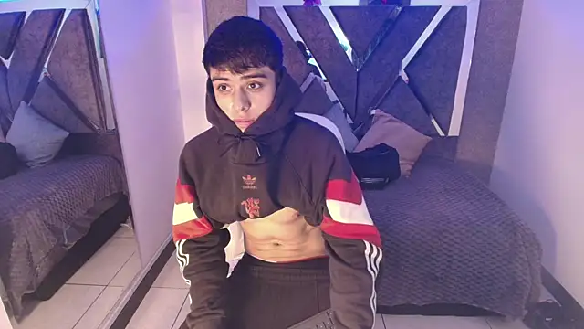 lian fooox online show from September 21, 2025, 4:25 am