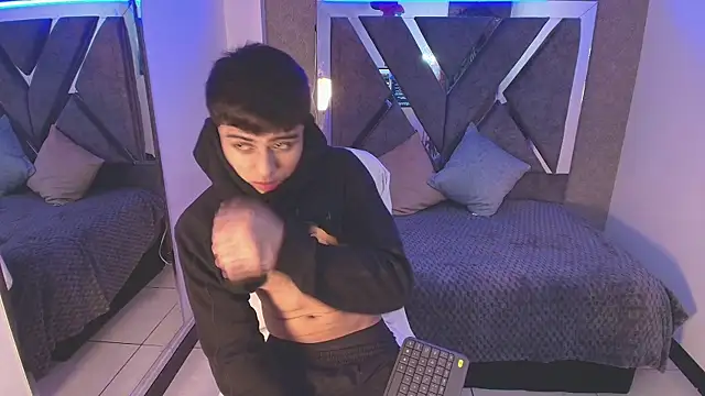 lian fooox online show from October 11, 2025, 3:06 am