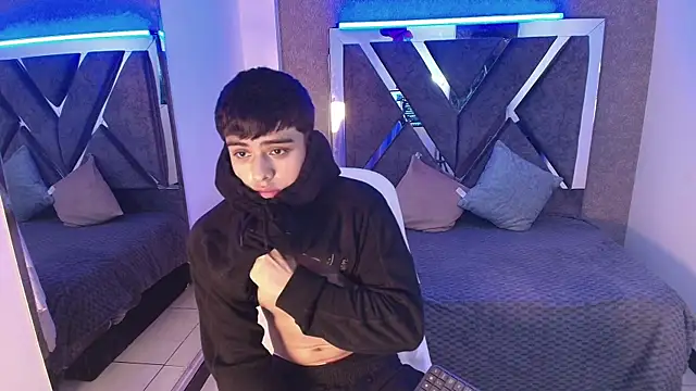 lian fooox online show from October 18, 2025, 4:04 am