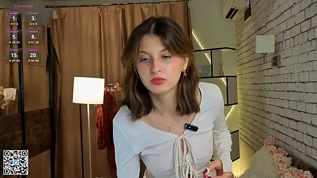 Snapshot of LorinaMaffitt chatting on October 12, 2025, 7:35 pm LorinaMaffitt online show from October 12, 2025, 7:35 pm