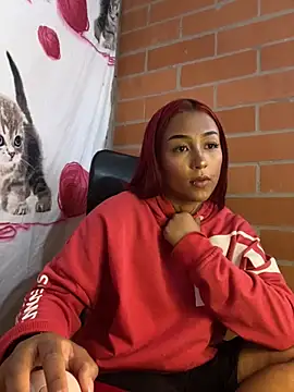 Snapshot of kitty_moon1 chatting on September 30, 2025, 6:35 pm kitty moon1 online show from September 30, 2025, 6:35 pm