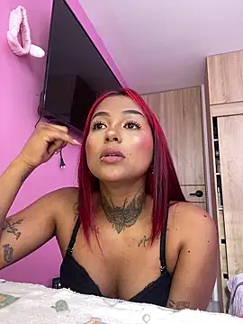 Snapshot of kitty_moon1 chatting on October 20, 2025, 8:31 pm kitty moon1 online show from October 20, 2025, 8:31 pm