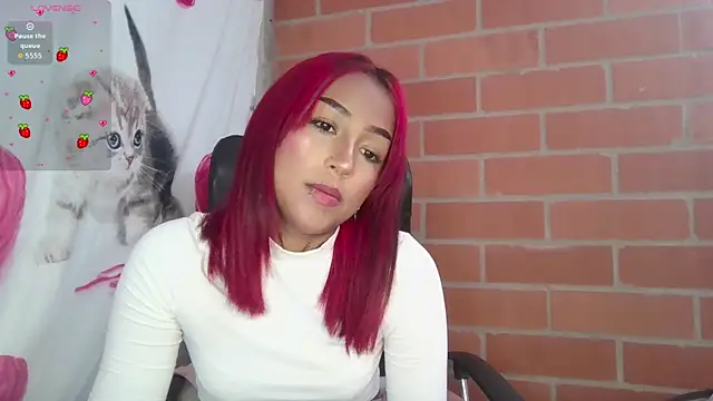 Snapshot of kitty_moon1 chatting on October 21, 2025, 5:24 pm kitty moon1 online show from October 21, 2025, 5:24 pm