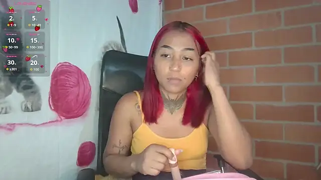 Snapshot of kitty_moon1 chatting on October 22, 2025, 11:04 pm kitty moon1 online show from October 22, 2025, 11:04 pm