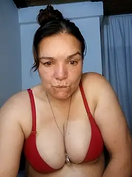 Snapshot of MomSex_ chatting on September 15, 2025, 1:16 am MomSex online show from September 15, 2025, 1:16 am