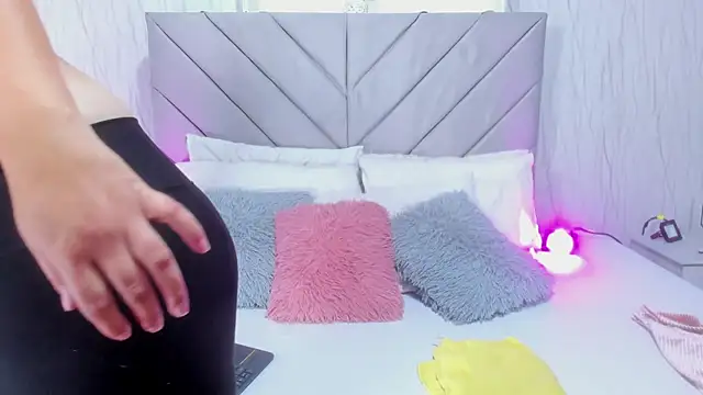 Snapshot of Victoria_Guzman chatting on February 10, 2026, 4:22 pm Victoria Guzman online show from February 10, 2026, 4:22 pm