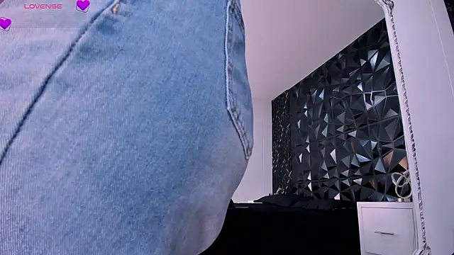 ChannelWhite  online show from March 10, 2026, 9:42 pm