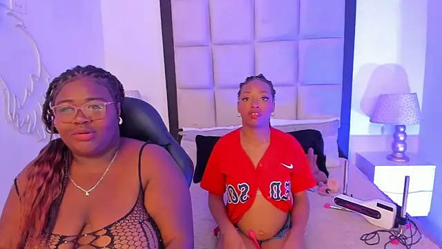 ElisabettaMonroy online show from December 18, 2025, 4:02 pm