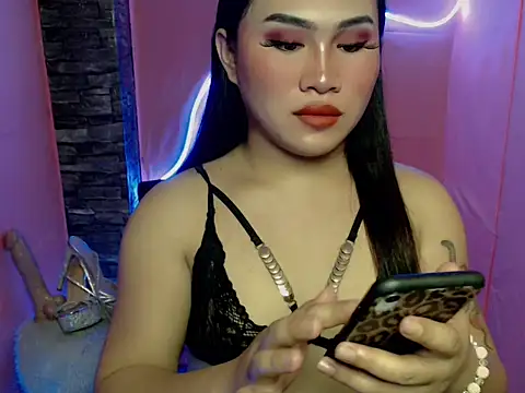 pretty lassy online show from November 7, 2025, 3:34 pm