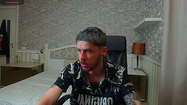 JonahShaw online show from June 12, 2026, 3:49 am