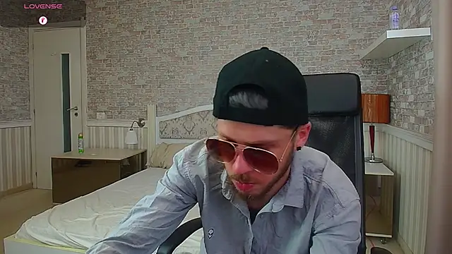 JonahShaw online show from June 18, 2026, 4:13 am