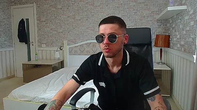 JonahShaw online show from June 24, 2026, 4:11 am