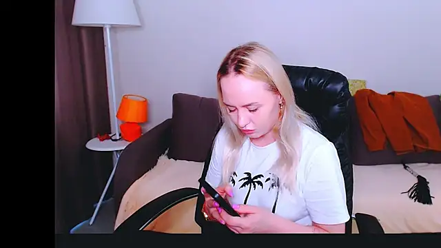 LiluMoon   online show from April 23, 2026, 8:13 am