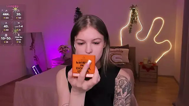 Lisa Blossom online show from May 6, 2026, 6:08 am
